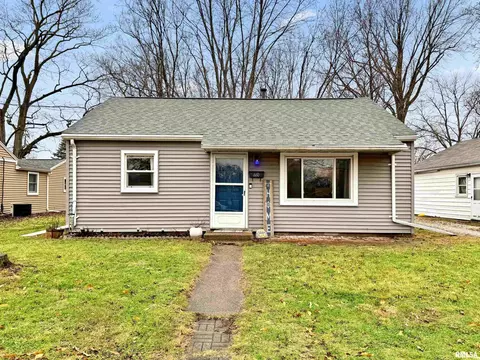 660 N 9th Ave, Canton, IL 61520