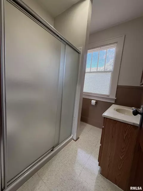 Bath - 519 N Randolph St, Macomb, IL 61455 photo 1 of 1