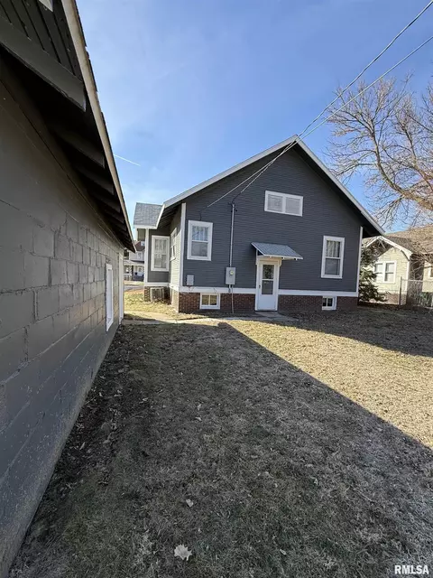 Exterior - 519 N Randolph St, Macomb, IL 61455 photo 4 of 5