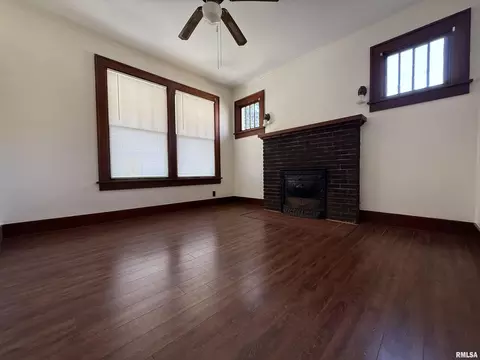 Living - 519 N Randolph St, Macomb, IL 61455 photo 4 of 5