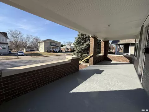 Exterior - 519 N Randolph St, Macomb, IL 61455 photo 3 of 5