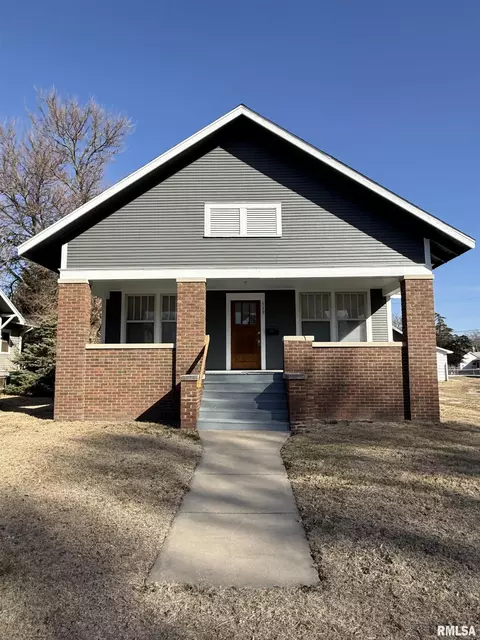 519 N Randolph St, Macomb, IL 61455