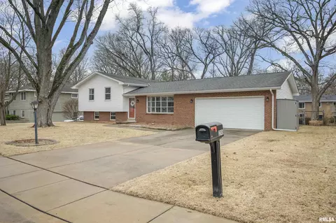 12145 N Whispering Woods Dr, Dunlap, IL 61525