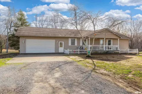 15588 Becker Rd, Johnston City, IL 62951