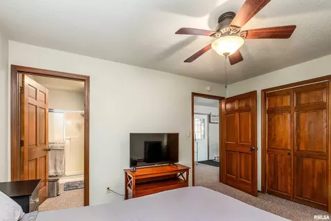Bedroom - 16446 Corinth Rd, Marion, IL 62959 photo 2 of 2