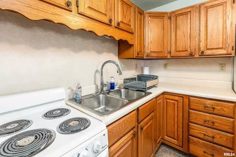 Kitchen - 16446 Corinth Rd, Marion, IL 62959 photo 2 of 2