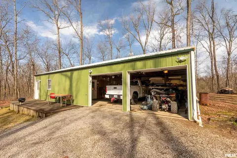 Exterior - 16446 Corinth Rd, Marion, IL 62959 photo 2 of 5