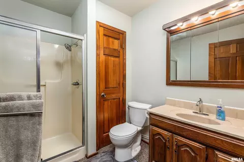 Bath - 16446 Corinth Rd, Marion, IL 62959 photo 1 of 1