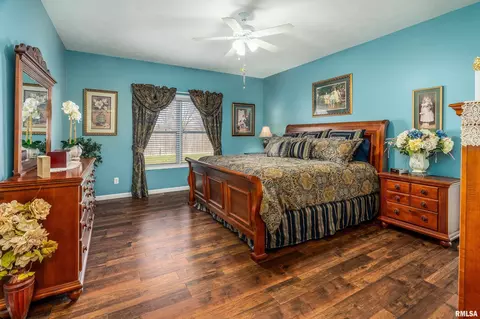 Bedroom - 315 Evergreen Trl, Herrin, IL 62948 photo 1 of 8