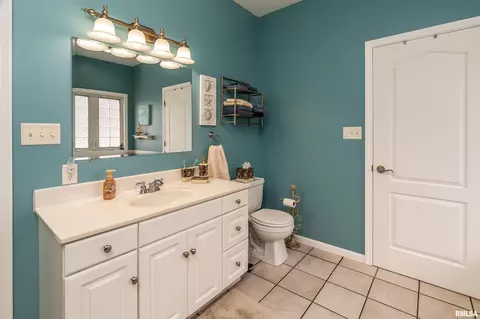 Bath - 315 Evergreen Trl, Herrin, IL 62948 photo 2 of 6