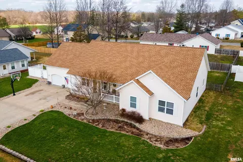 315 Evergreen Trl, Herrin, IL 62948