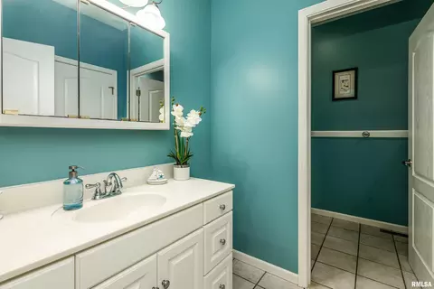 Bath - 315 Evergreen Trl, Herrin, IL 62948 photo 4 of 6