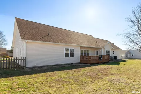 Exterior - 315 Evergreen Trl, Herrin, IL 62948 photo 10 of 14