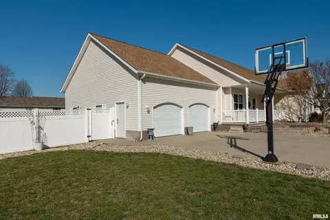 Exterior - 315 Evergreen Trl, Herrin, IL 62948 photo 8 of 14