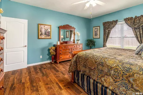 Bedroom - 315 Evergreen Trl, Herrin, IL 62948 photo 3 of 8