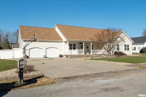 Exterior - 315 Evergreen Trl, Herrin, IL 62948 photo 6 of 14