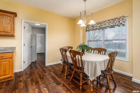 Dining - 315 Evergreen Trl, Herrin, IL 62948 photo 2 of 2