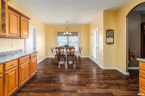 Dining - 315 Evergreen Trl, Herrin, IL 62948 photo 1 of 2