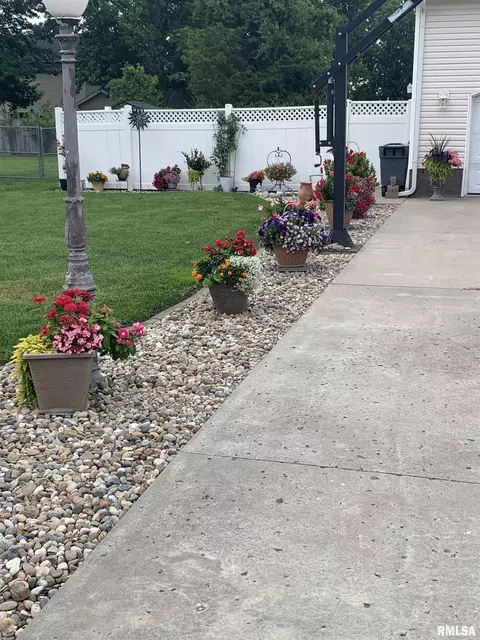 Exterior - 315 Evergreen Trl, Herrin, IL 62948 photo 13 of 14