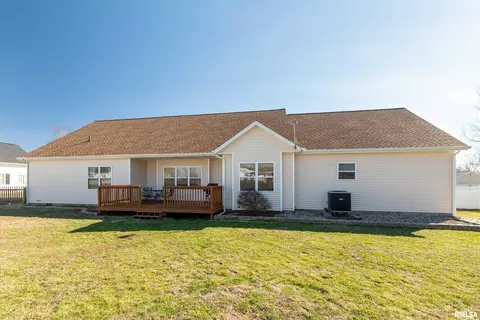 Exterior - 315 Evergreen Trl, Herrin, IL 62948 photo 1 of 14