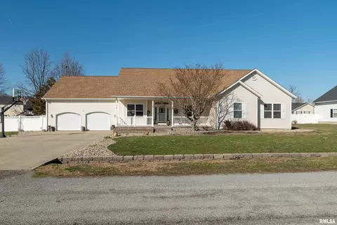 Exterior - 315 Evergreen Trl, Herrin, IL 62948 photo 4 of 14