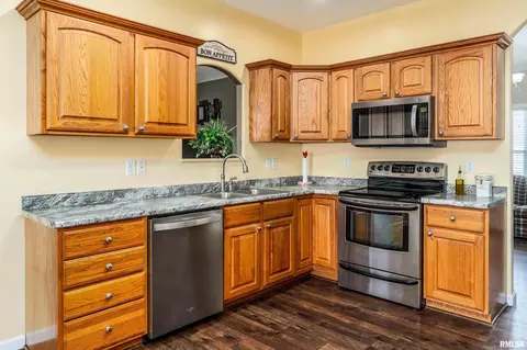 Kitchen - 315 Evergreen Trl, Herrin, IL 62948 photo 4 of 4