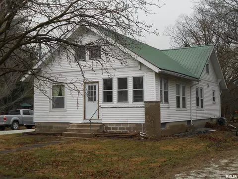 204 Maple St, Augusta, IL 62311