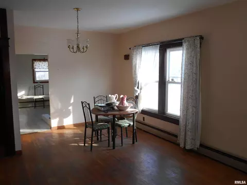 204 Maple St, Augusta, IL 62311 photo 2