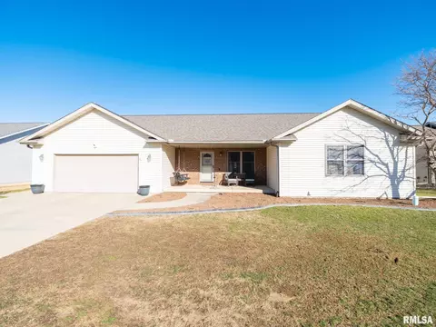 1816 Whitetail Ln, Pekin, IL 61554