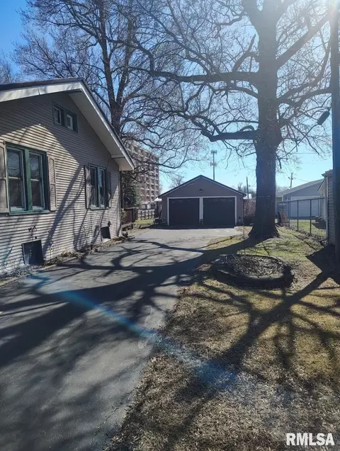 Exterior - 36 E Olive St, Canton, IL 61520 photo 2 of 8