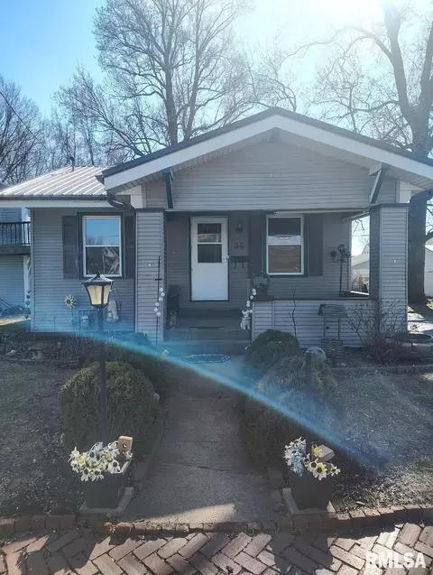 36 E Olive St, Canton, IL 61520