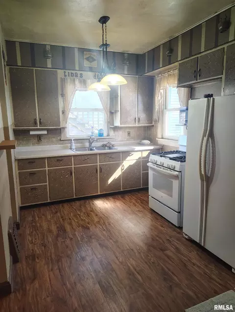 Kitchen - 36 E Olive St, Canton, IL 61520 photo 1 of 1