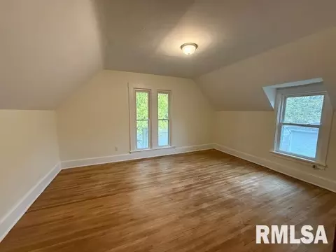 Bedroom - 421 S Mcarthur St, Macomb, IL 61455 photo 3 of 6