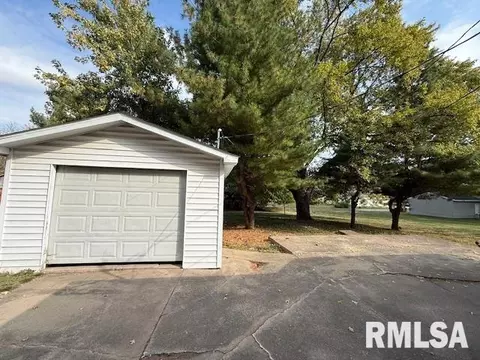Exterior - 421 S Mcarthur St, Macomb, IL 61455 photo 2 of 4