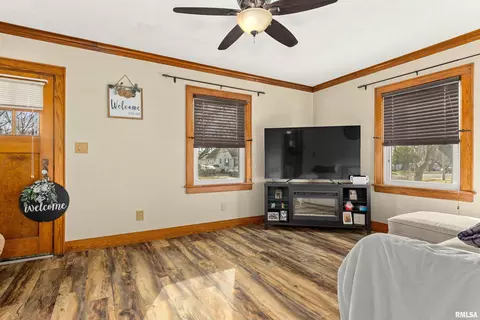 Living - 121 Albert St, Washington, IL 61571 photo 1 of 2