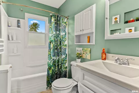 Bath - 121 Albert St, Washington, IL 61571 photo 1 of 1