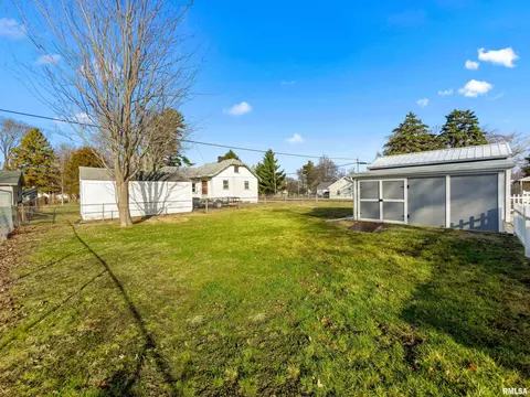 Exterior - 121 Albert St, Washington, IL 61571 photo 8 of 10