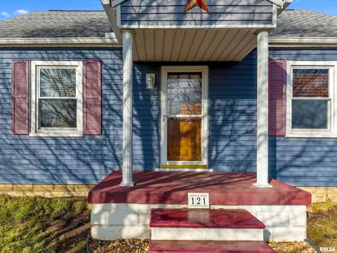 Exterior - 121 Albert St, Washington, IL 61571 photo 4 of 10