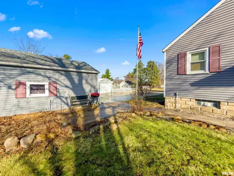 Exterior - 121 Albert St, Washington, IL 61571 photo 5 of 10