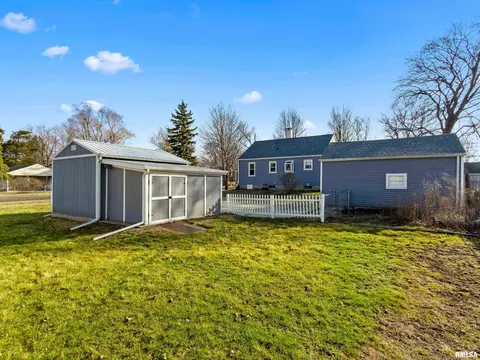 Exterior - 121 Albert St, Washington, IL 61571 photo 10 of 10