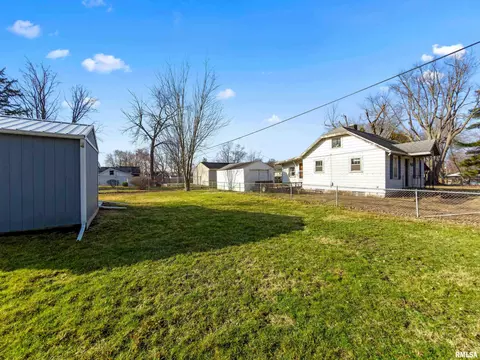 Exterior - 121 Albert St, Washington, IL 61571 photo 9 of 10