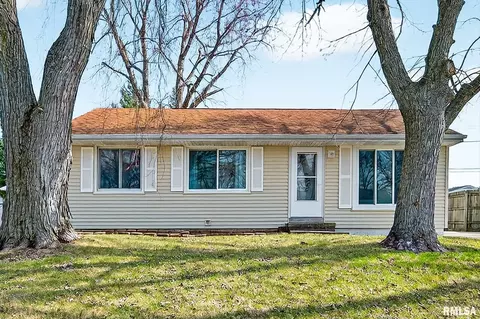 207 N Linnhill Ln, Washington, IL 61571