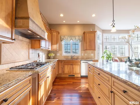 Kitchen - 2422 W Augusta Dr, Dunlap, IL 61525 photo 3 of 9