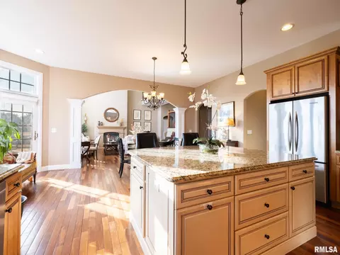 Kitchen - 2422 W Augusta Dr, Dunlap, IL 61525 photo 6 of 9