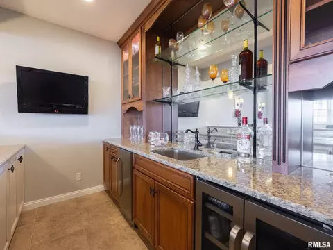 Kitchen - 2422 W Augusta Dr, Dunlap, IL 61525 photo 7 of 9