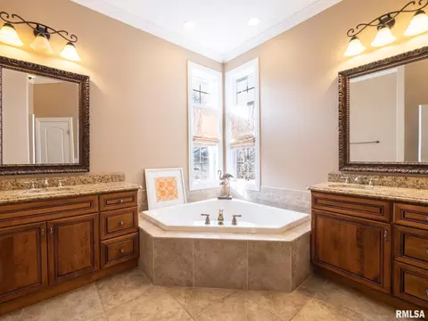 Bath - 2422 W Augusta Dr, Dunlap, IL 61525 photo 1 of 8