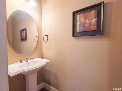 Bath - 2422 W Augusta Dr, Dunlap, IL 61525 photo 7 of 8