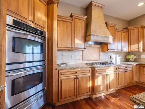 Kitchen - 2422 W Augusta Dr, Dunlap, IL 61525 photo 2 of 9