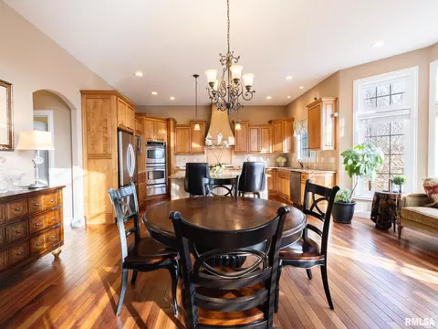 Dining - 2422 W Augusta Dr, Dunlap, IL 61525 photo 4 of 9