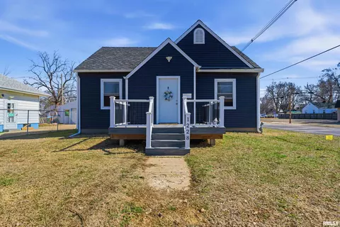 1228 Howard Ct, Pekin, IL 61554